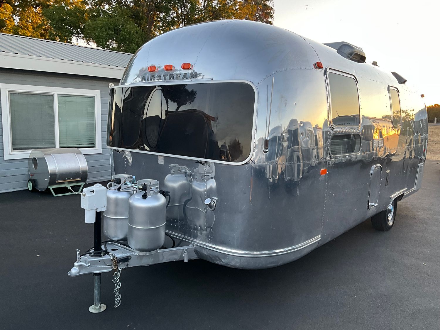 1969 Land Yacht Safari 23 Polished and tastefully updated