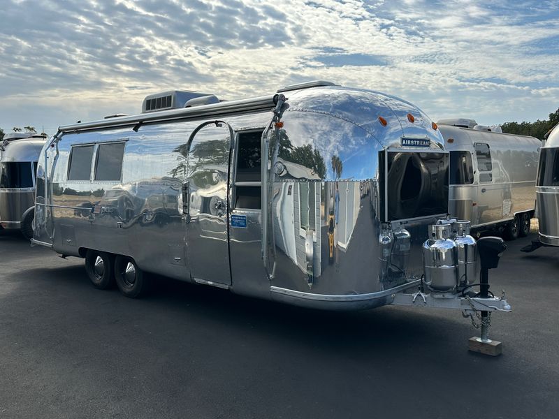 1965 Overlander 26 Nicely remodeled and polished vintage gem!