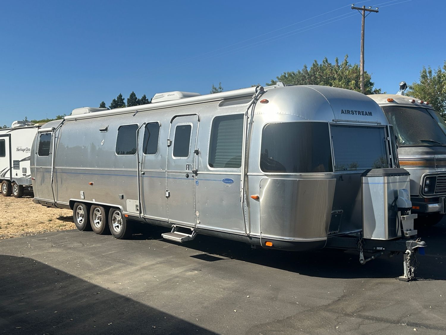 2009 Airstream Classic  Limited 34 foot with Slide-out