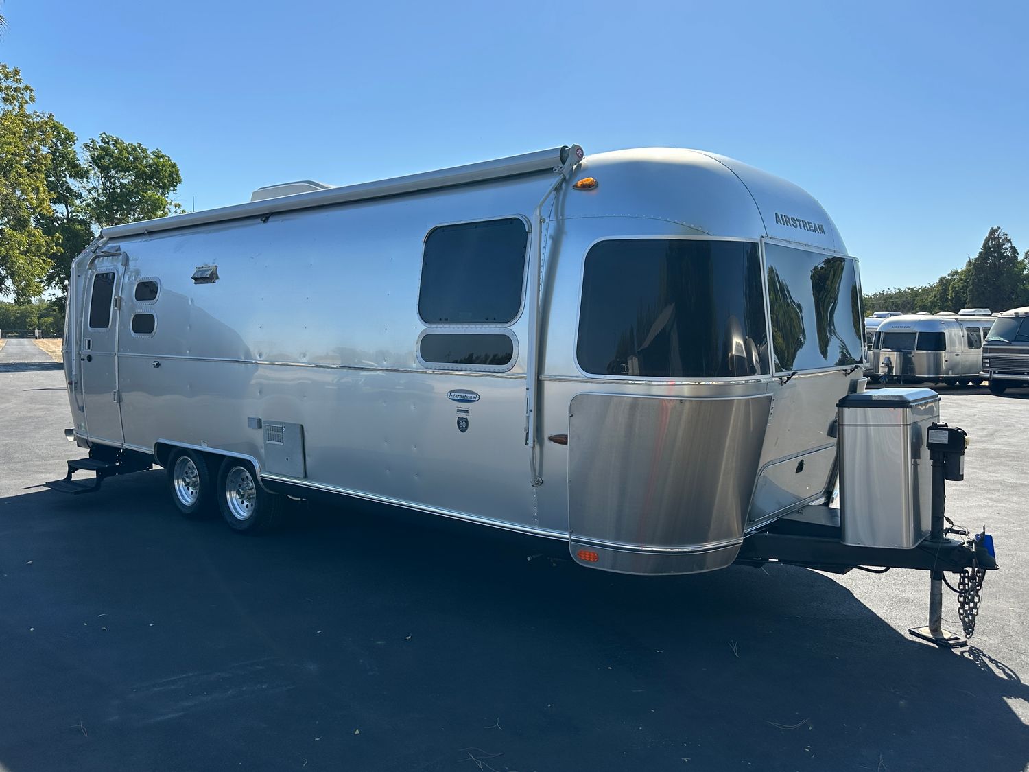2012 Airstream International Signature 27FBQ with solar
