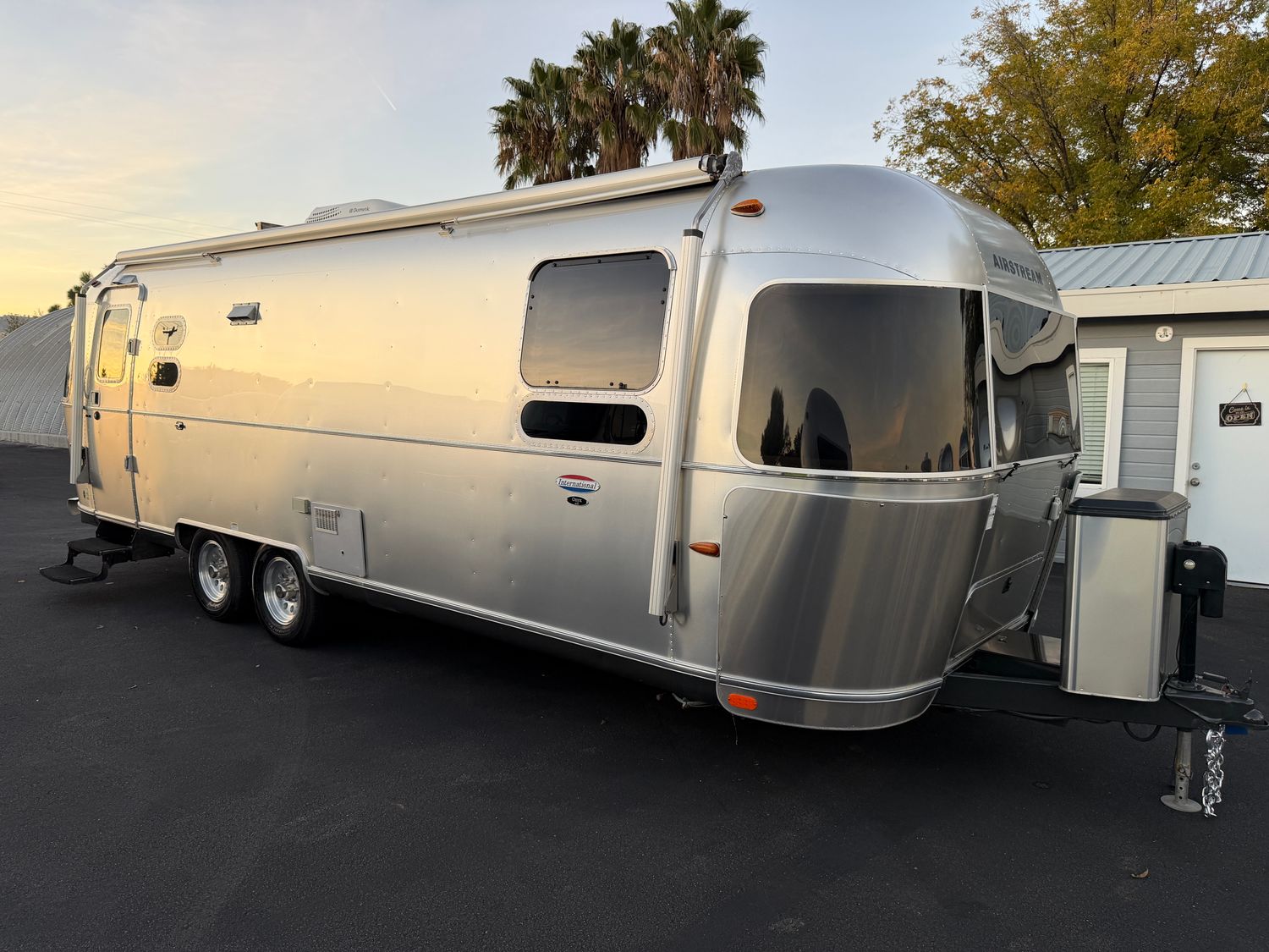2014 Airstream Limited Edition International Onyx 27FBQ "#30 of only 136 built" A must see!!