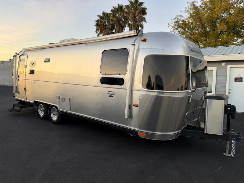 2014 Airstream Limited Edition International Onyx 27FBQ "#30 of only 136 built" A must see!!