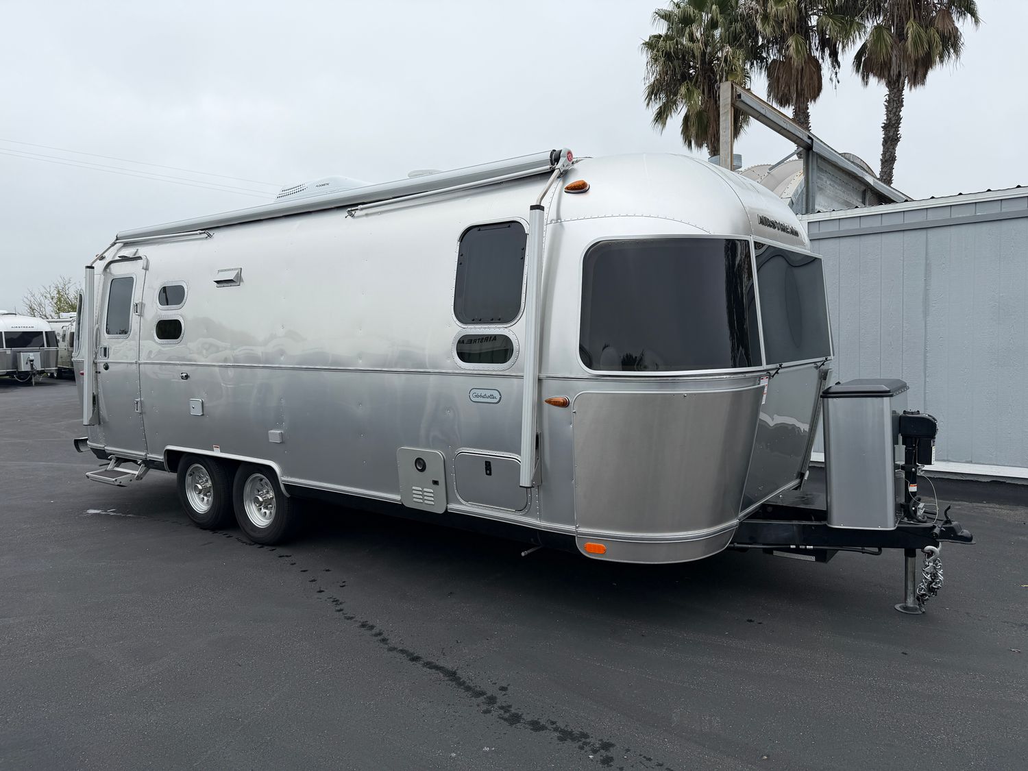 2022 Globetrotter 25FBQ with Battleborn Lithium batteries.