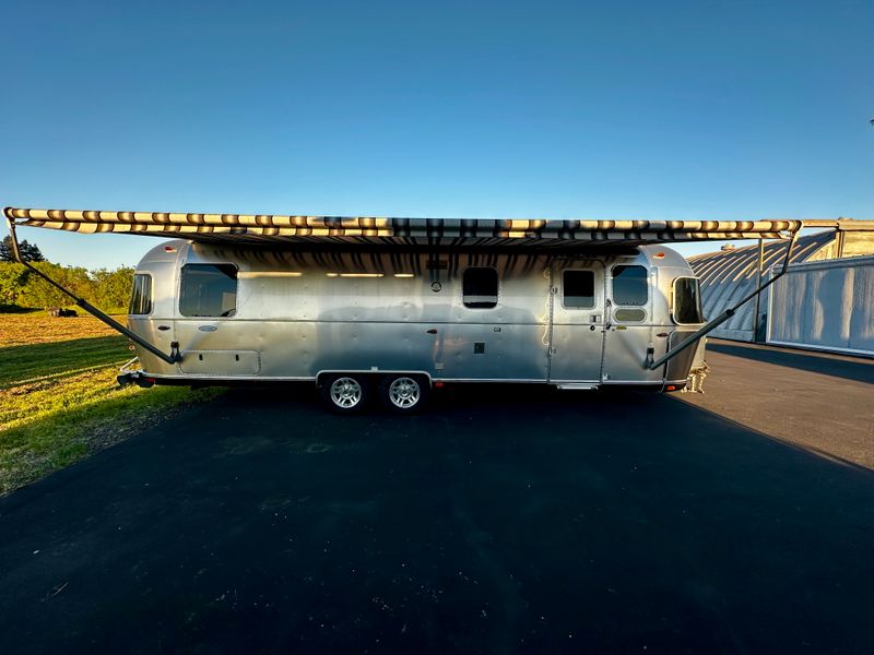 2018 Airstream Classic 30RB Twin
