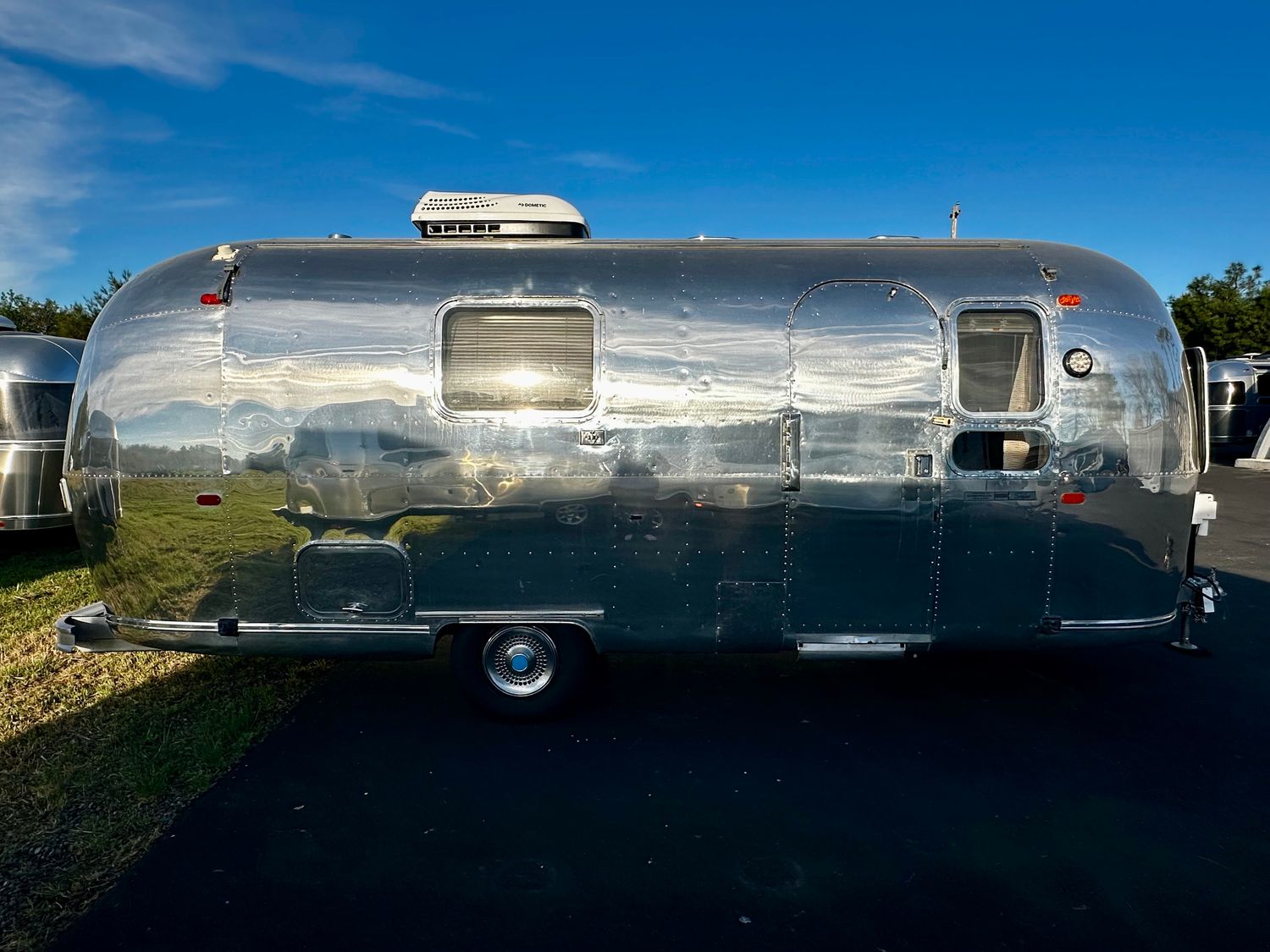 1969 Airstream Land Yacht Safari 23