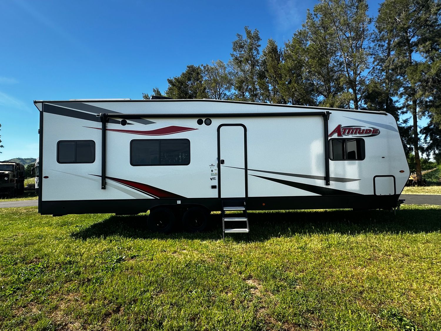 2025 Eclipse Attitude Pro Series T26HKG 2025 Eclipse Attitude Pro Series T26HKG