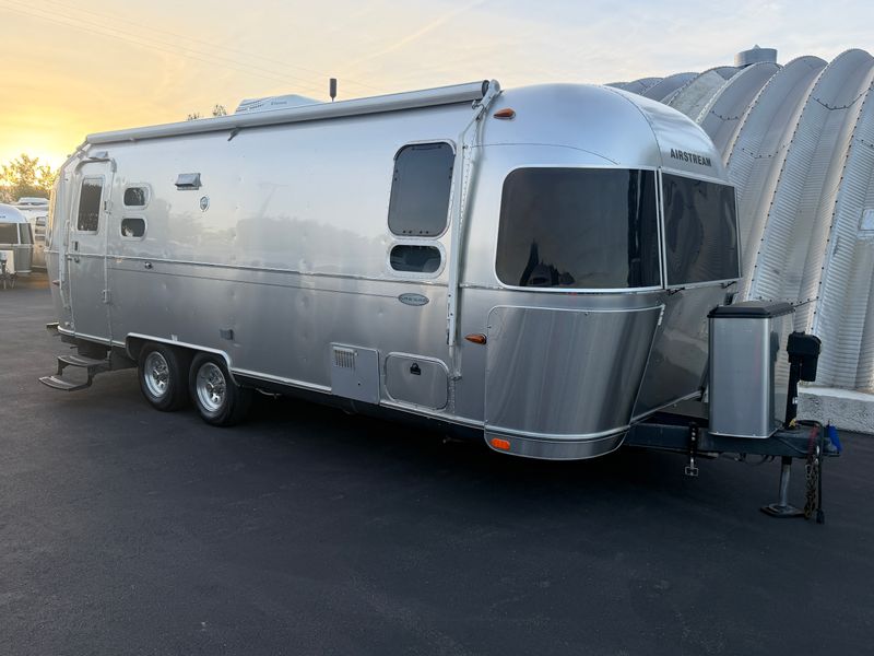 2010 Airstream Flying Cloud 25FBQ.. 1 owner