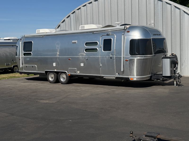 2023 Globetrotter 30RBT (rear twins) Now Available!!