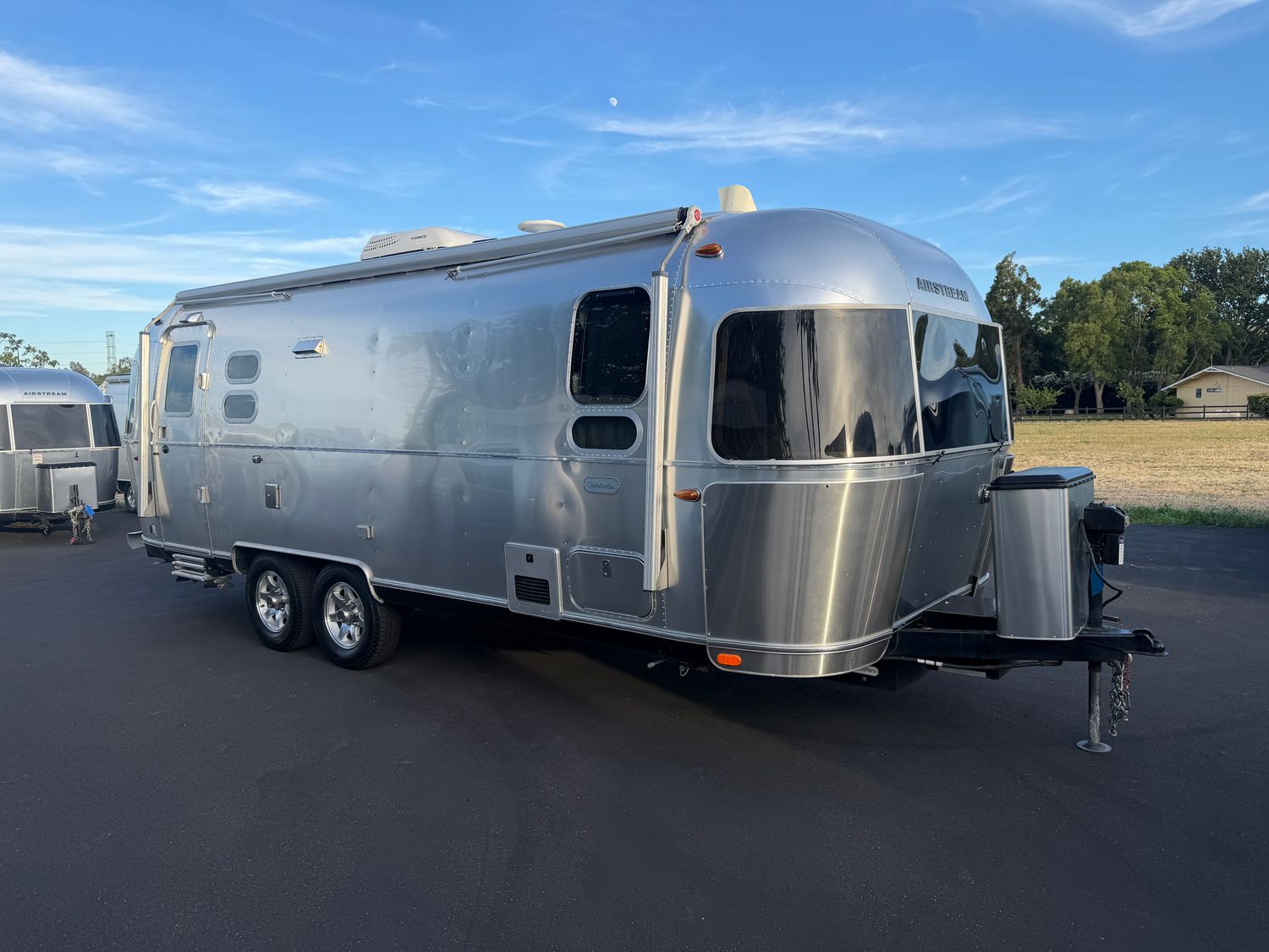 2021 Globetrotter 25FBQ Ultimate Custom with $60k in Upgrades 2021 Globetrotter 25FBQ Ultimate Custom with $60k in Upgrades