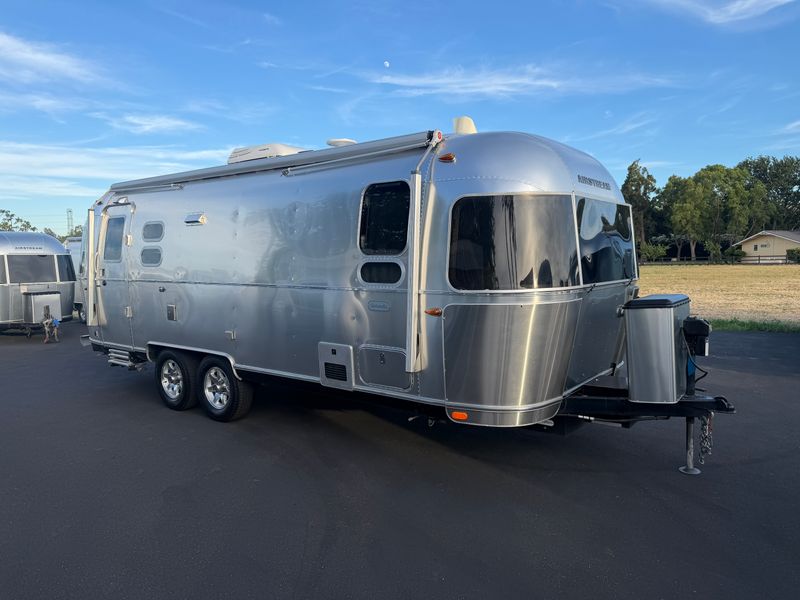 2021 Globetrotter 25FBQ Ultimate Custom with $60k in Upgrades