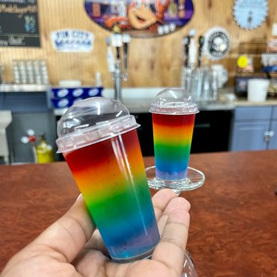 Boozy Sunset Pineapple +  (2) Jello Shots Voucher