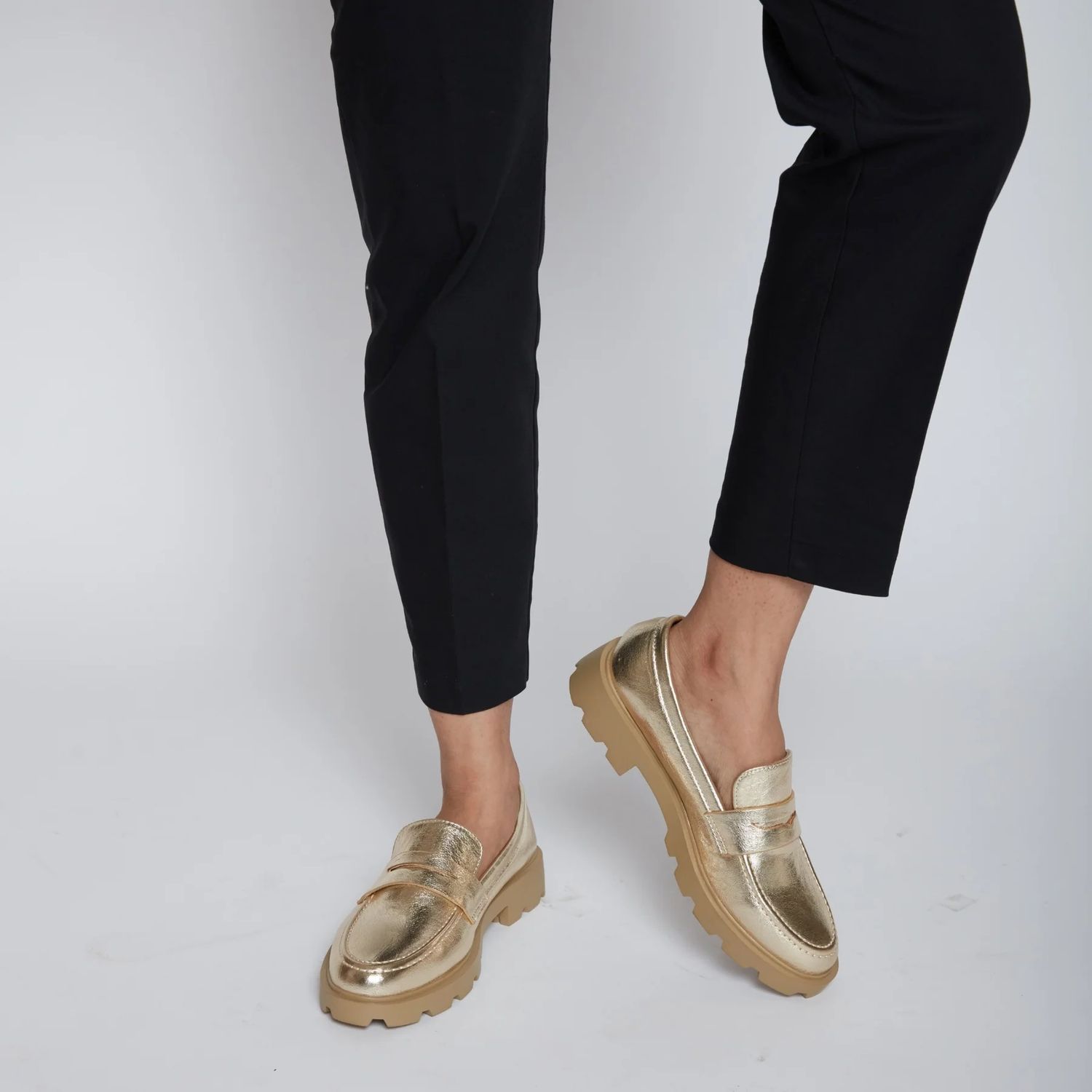Women&#39;s Extra Soft Breathable Loafers - 48 PAIR
