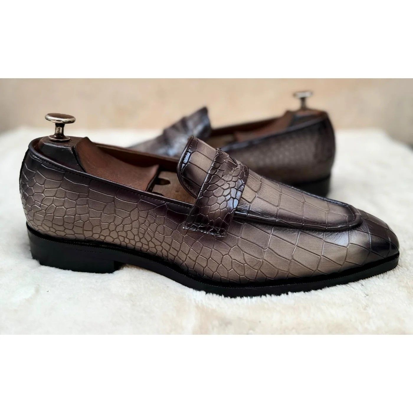 Men’s Loafer Shoes - 24 pair