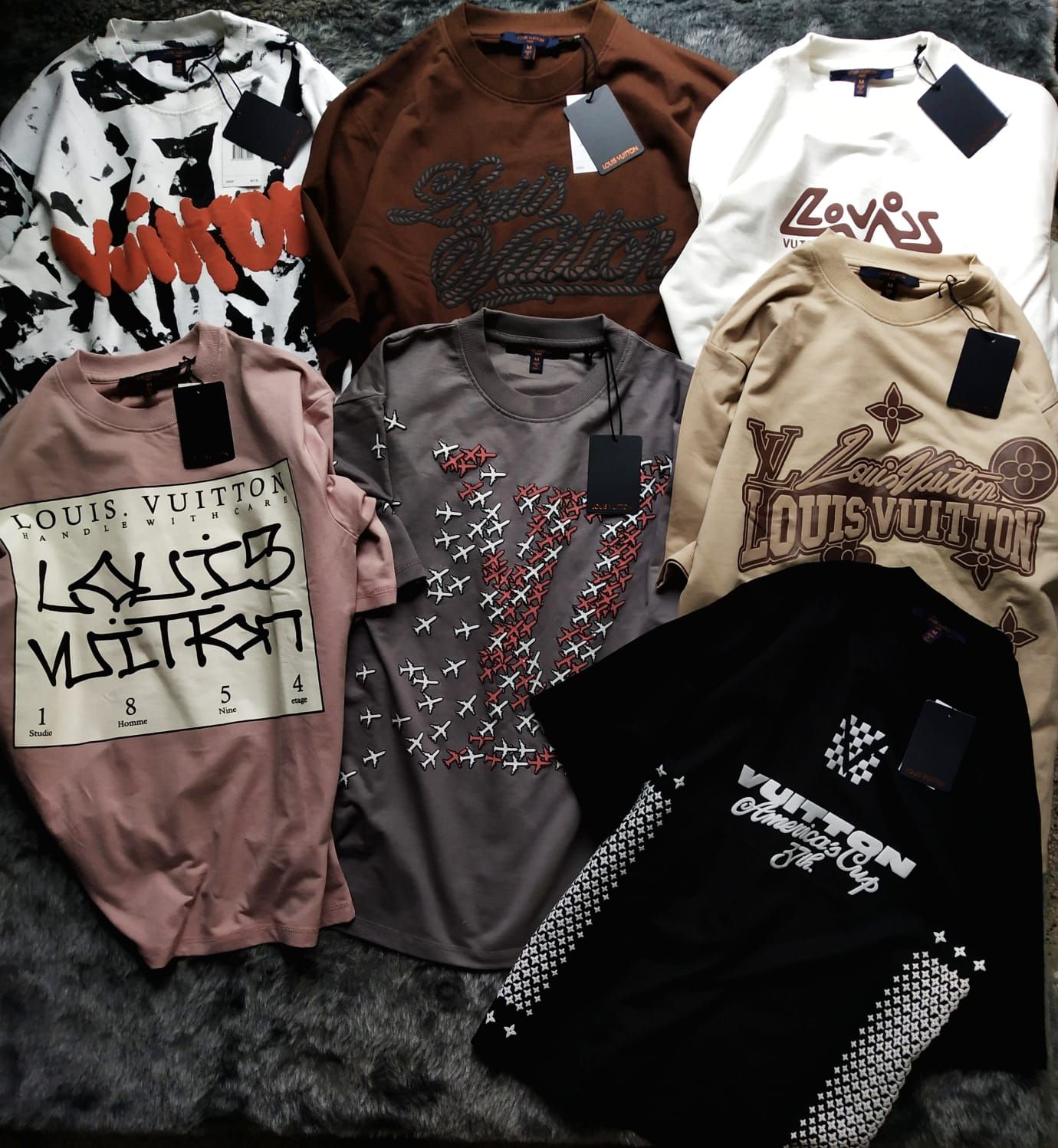 LOUIS VUITTON Premium Quality Cotton Oversized Dropshoulder Round Neck Half Sleeve Men&#39;s T-shirt - 60 Pc
