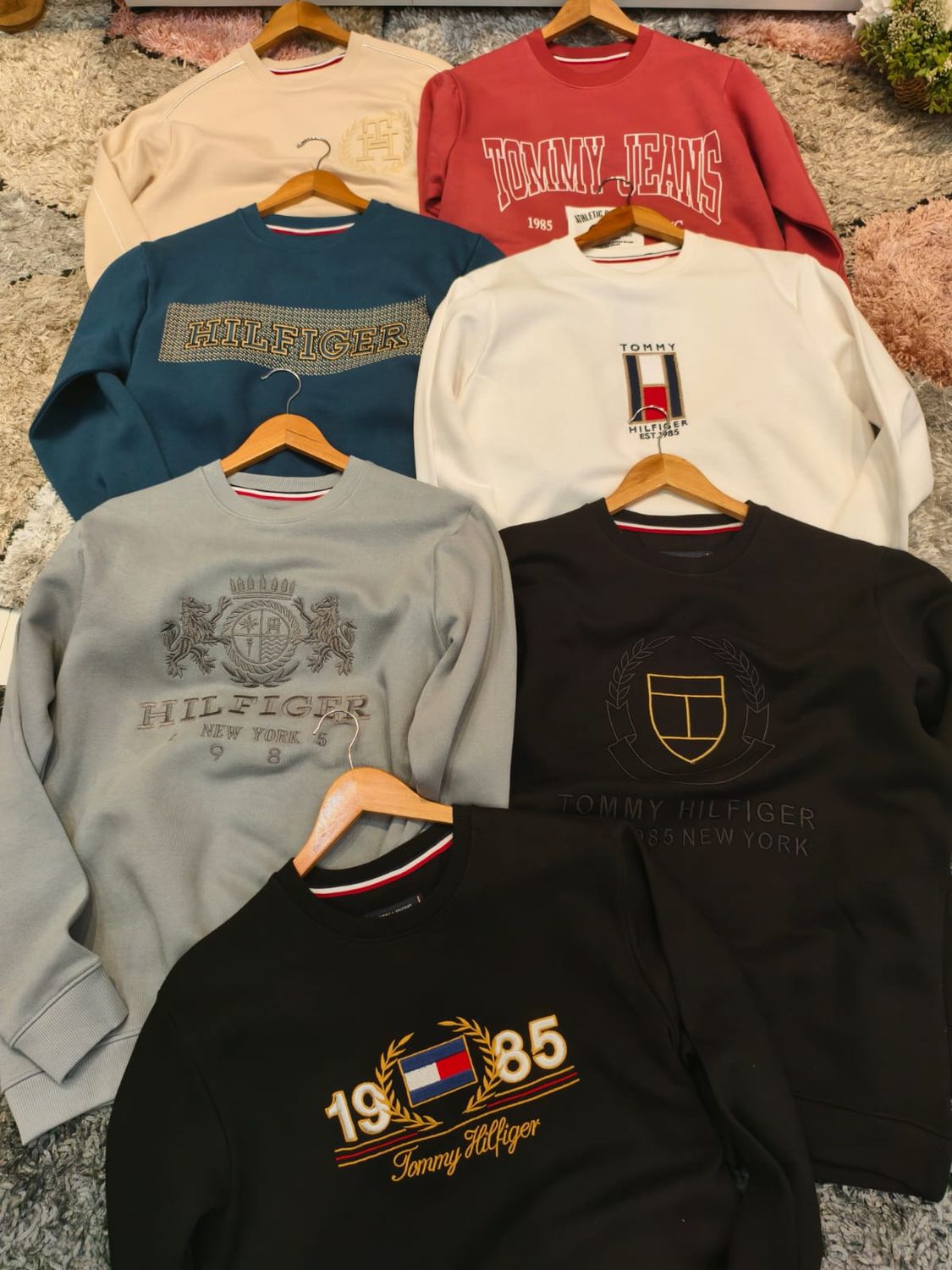 TOMMY HILFIGER Premium Quality Round Neck Full Sleeve Men&#39;s T-shirt - 60 Pc