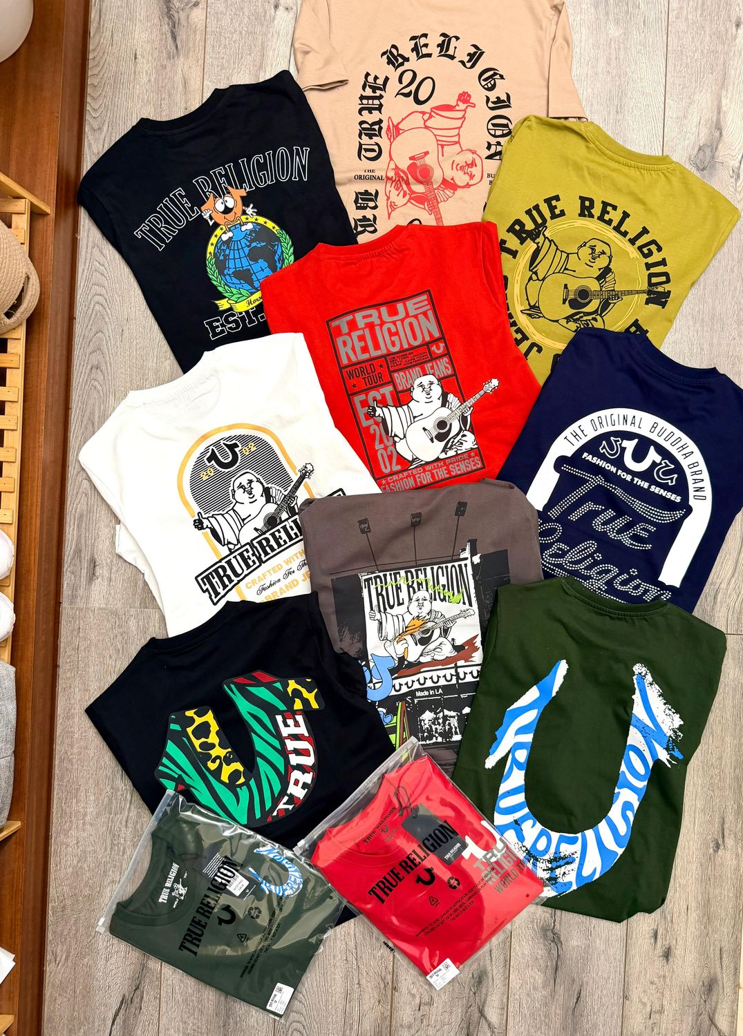 True Religion Premium Cotton Quality Crew Neck Half Sleeve Men&#39;s T-shirt - 39 Pc