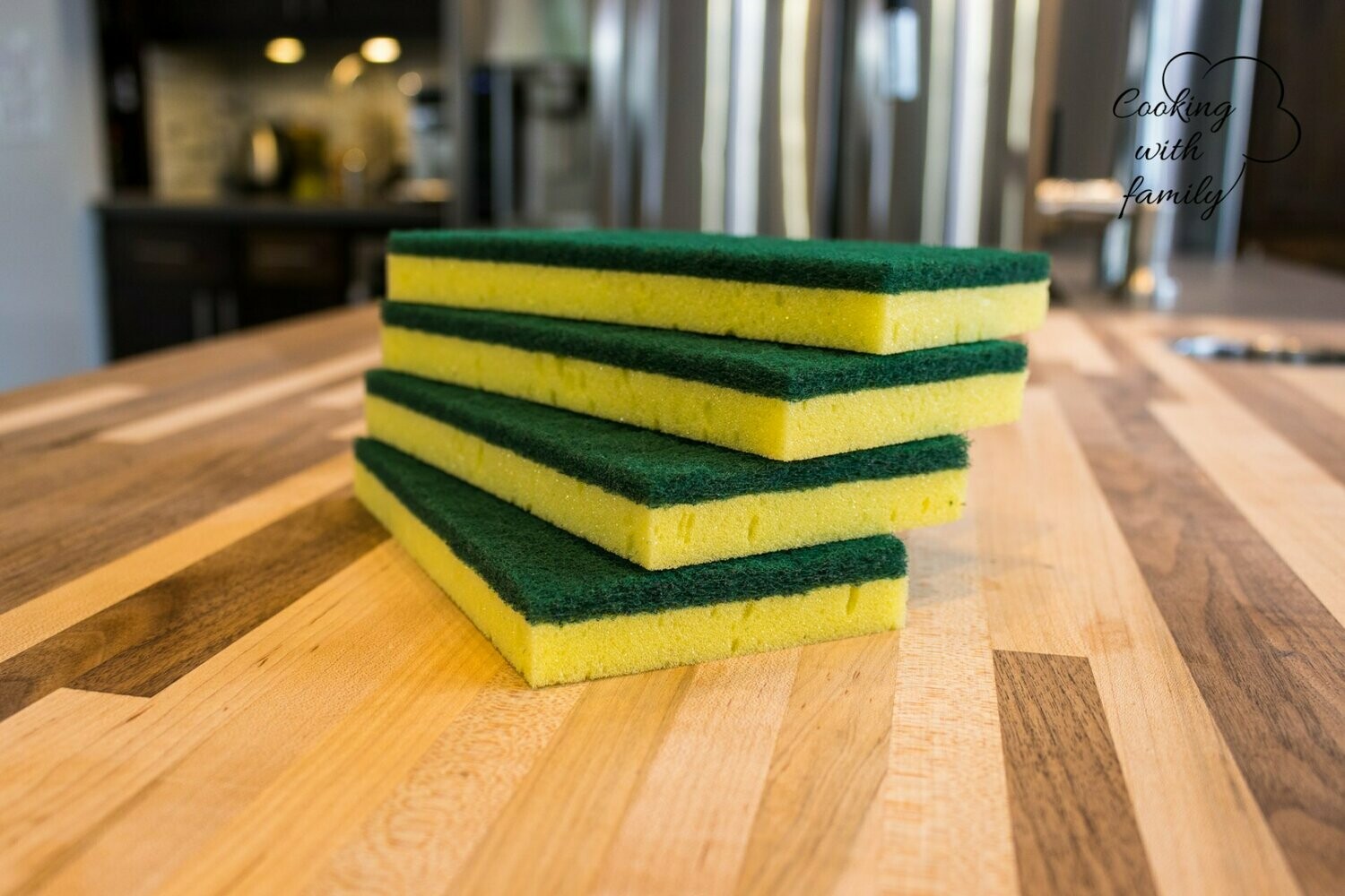 4 PCS Jumbo Sponges with Green Scrubber