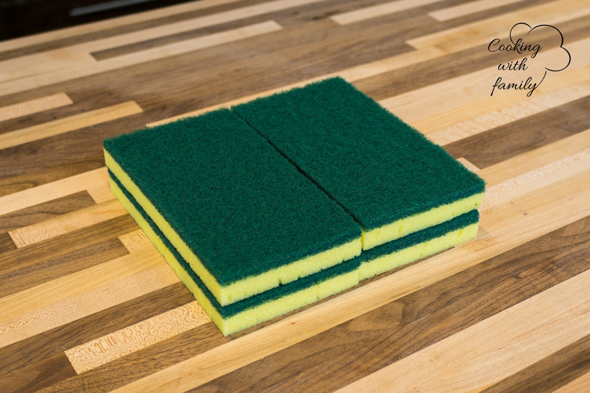 4 PCS Jumbo Sponges with Green Scrubber