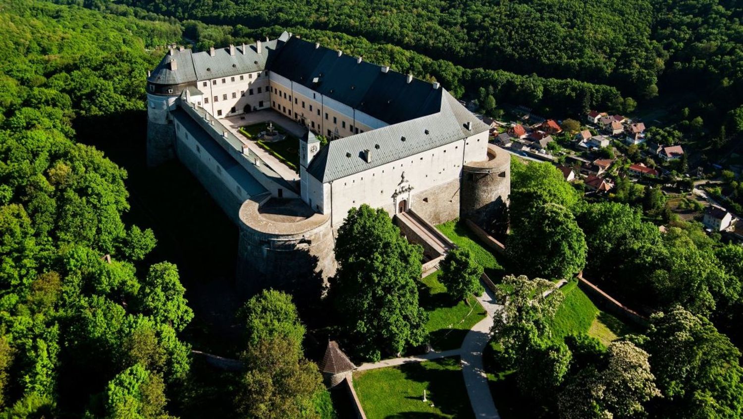 Small Carpathian Wine Tasting & Red Stone Castle Tour