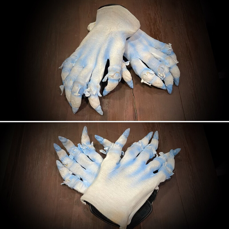 Frosty Gloves