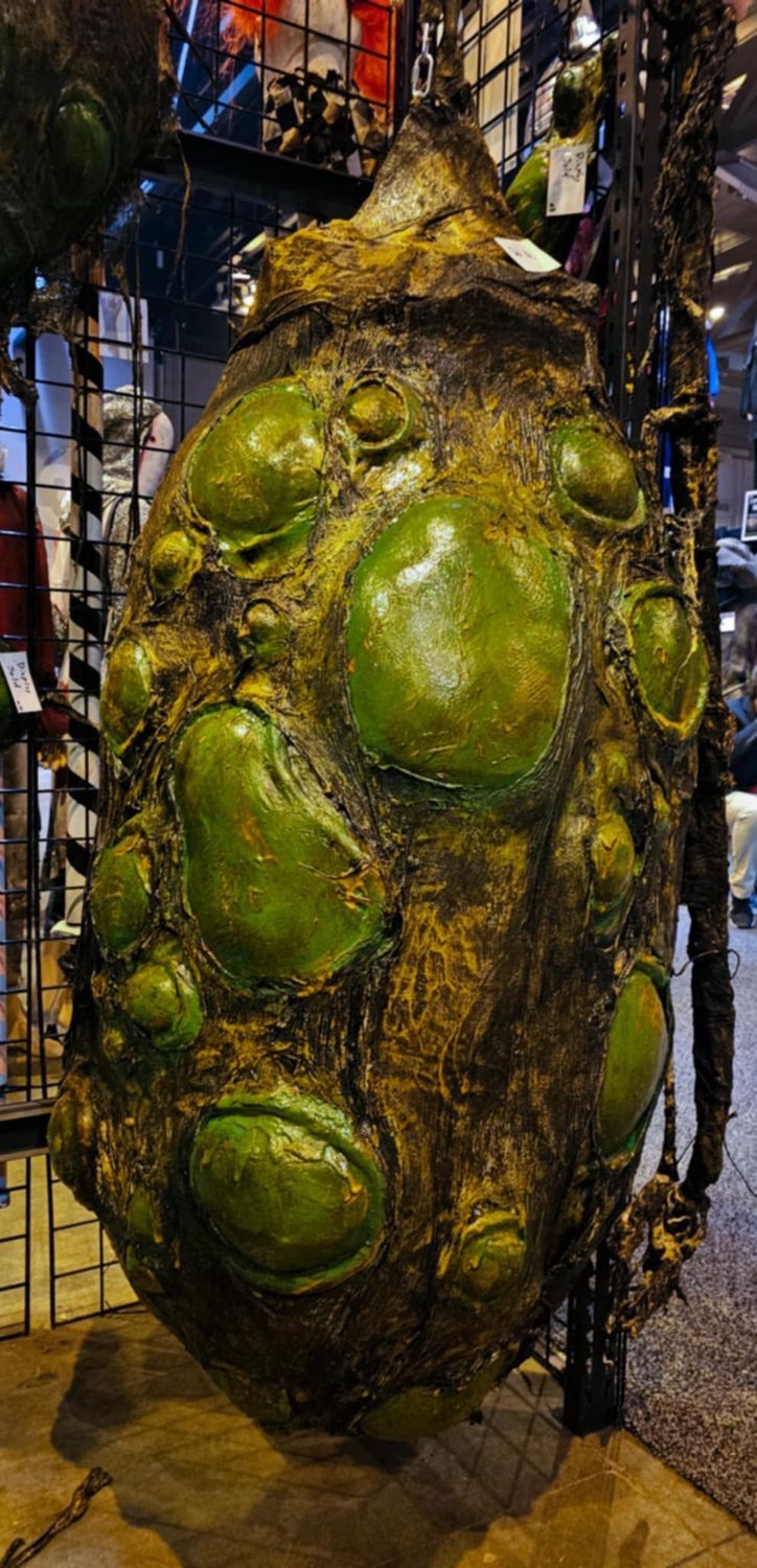 Giant Egg Pod
