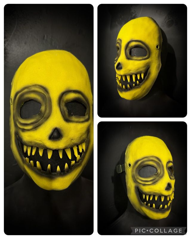 Hollow (Yellow smiley with teeth)