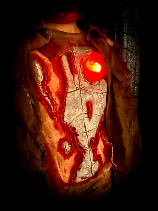 Tin Man Light-Up Heart Chest