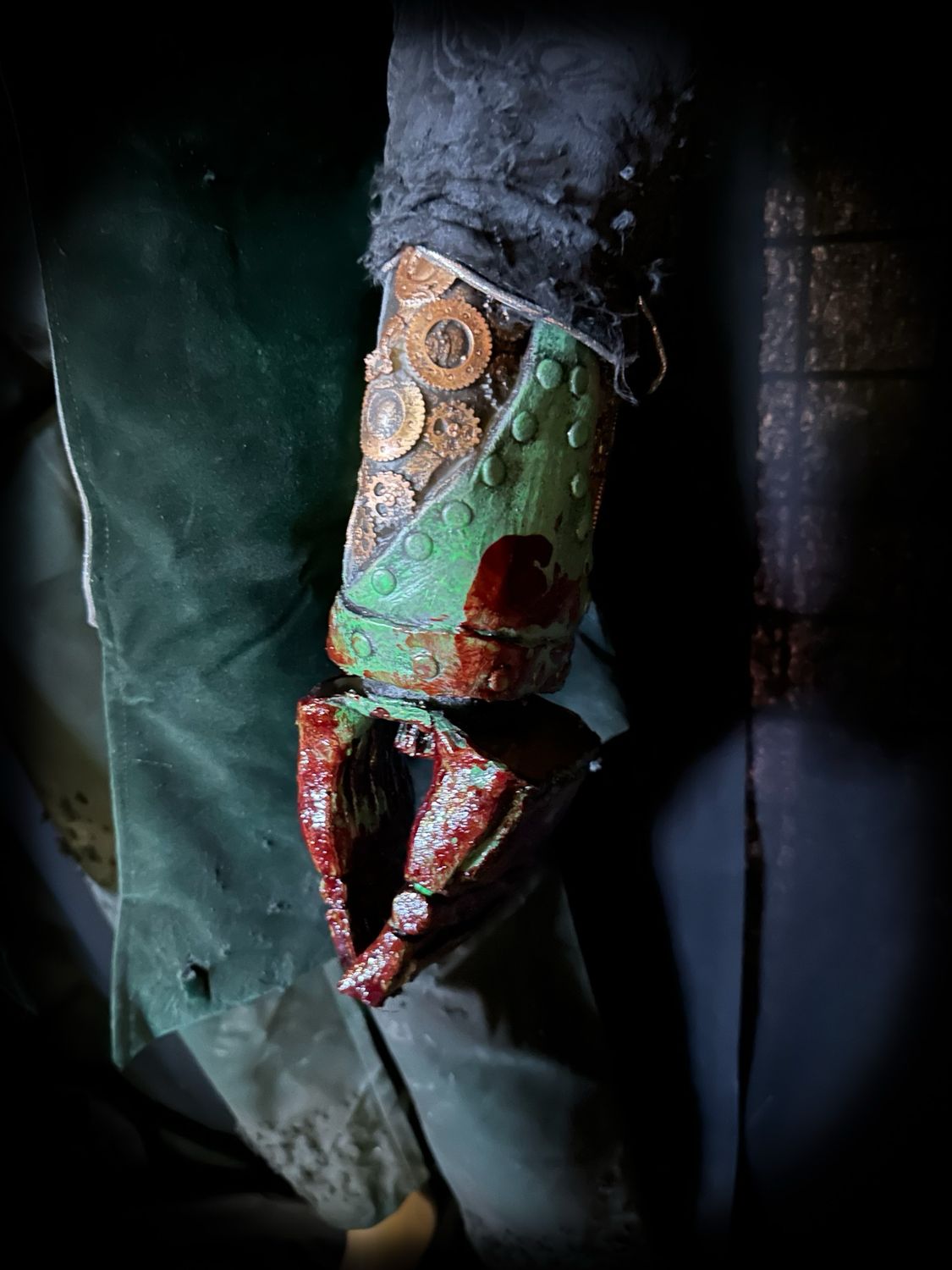 The Wizard's Mechanical Claw