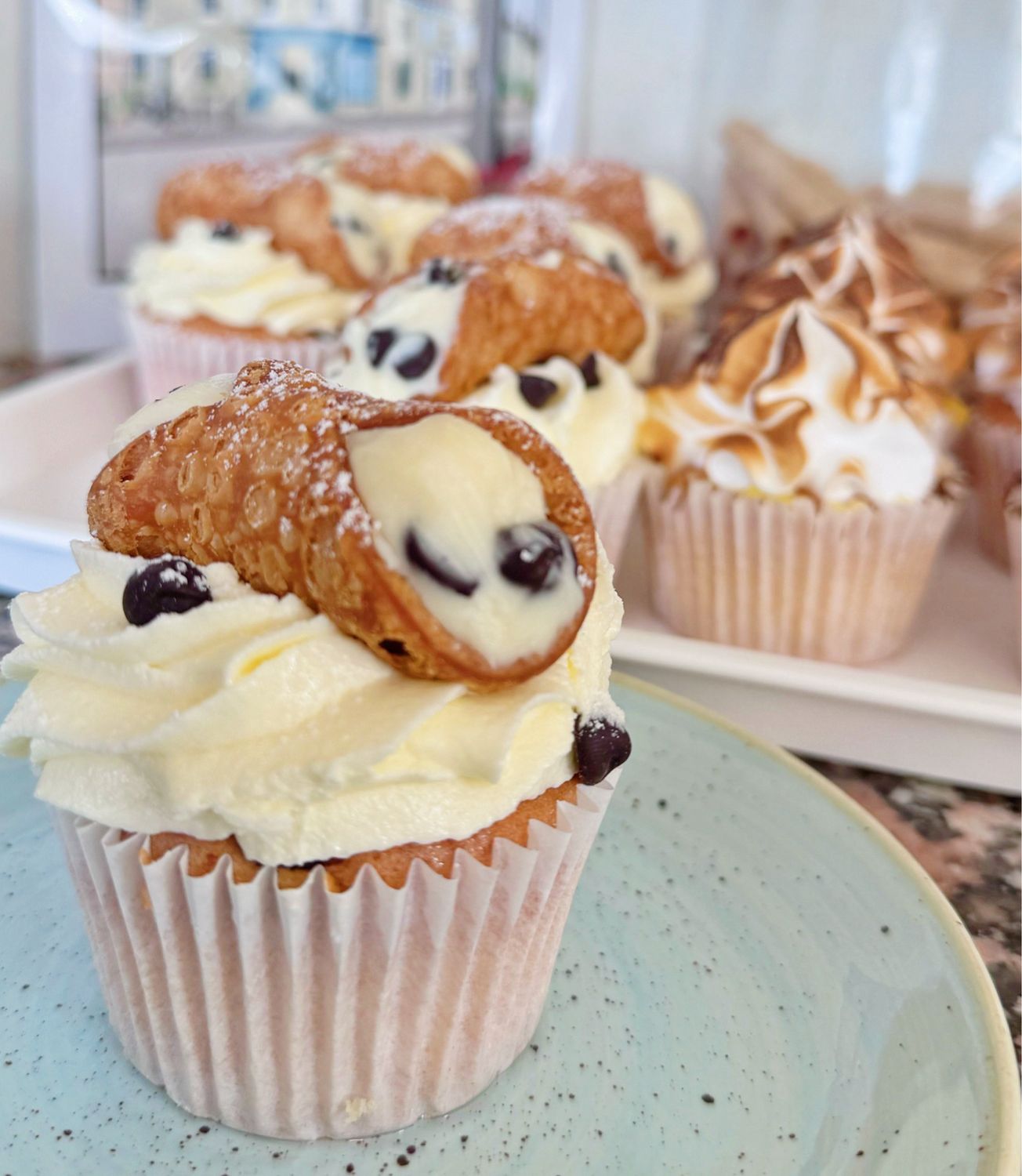 Cannoli Cupcakes (N)