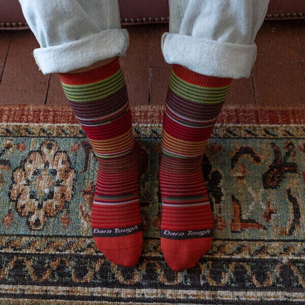 Darn Tough - Lifestyle: Womens Crew - Tomato - L