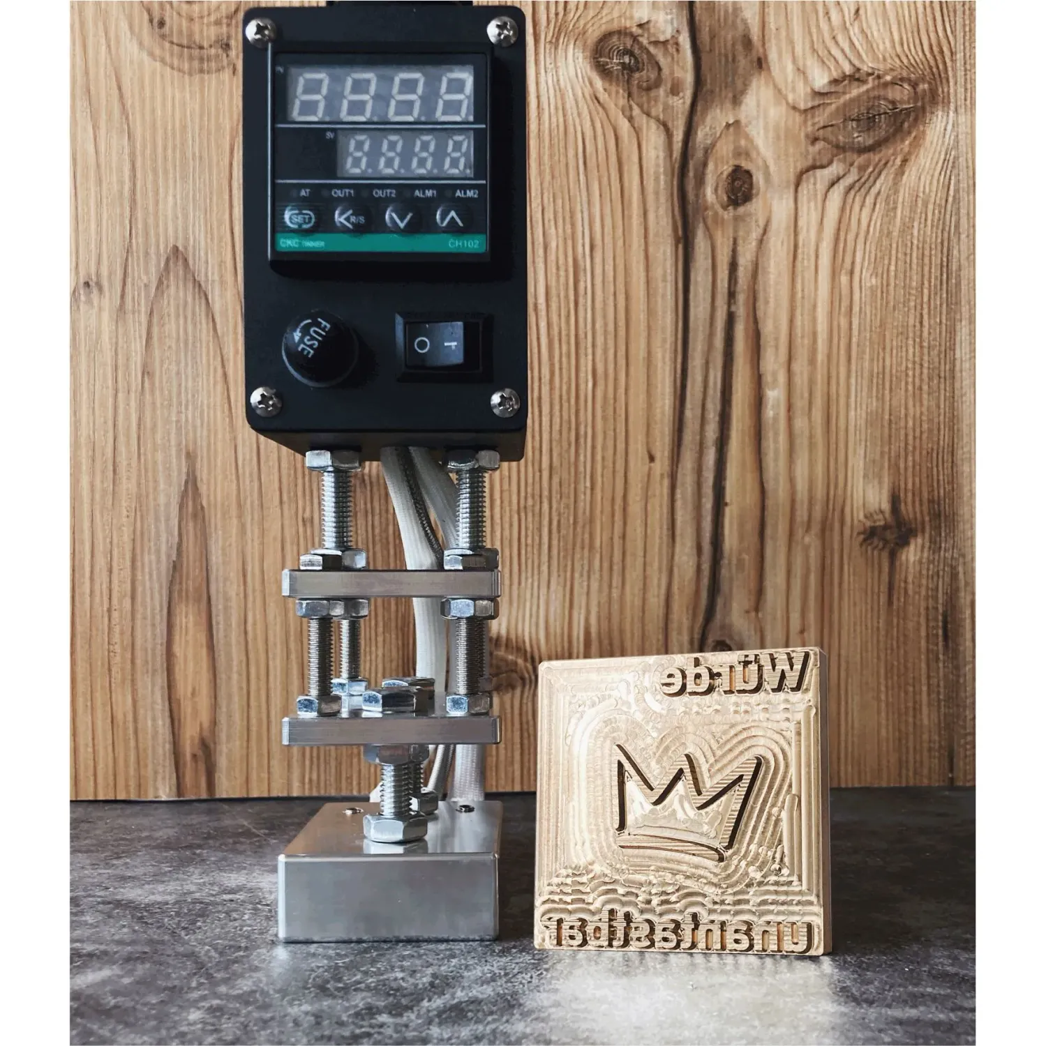Brennstempel mit Thermostat - "Würde unantastbar"