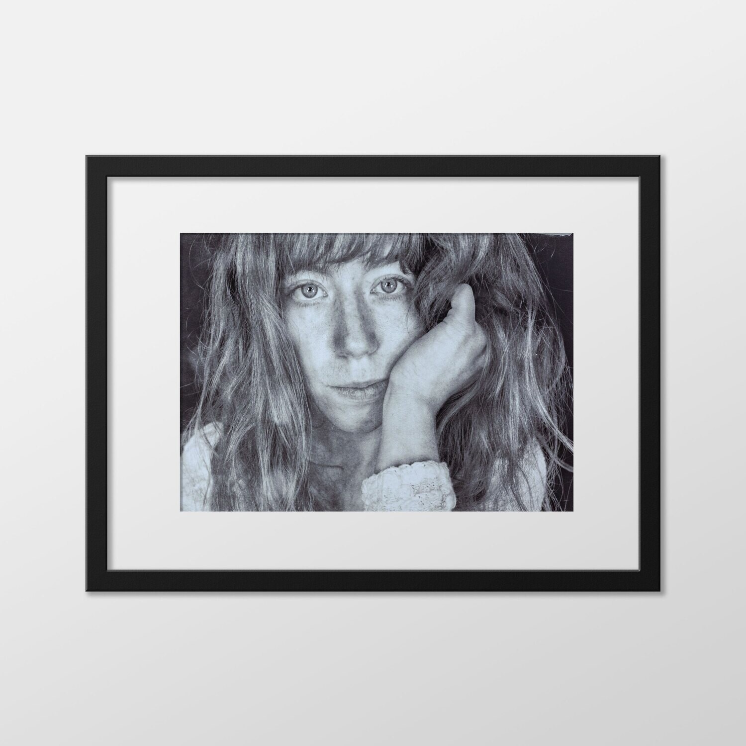 Liv Sage: The Ephemeral Gaze