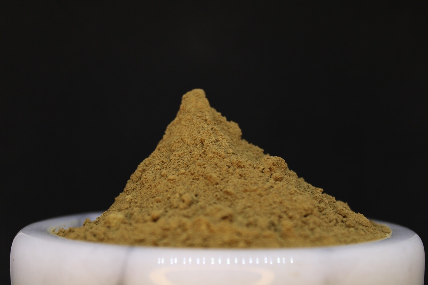 High Sierra Herbals Sierra Sunset red vein kratom powder blend. A blend of red vein kratom strains known for creating extreme relation along with pain relief. 