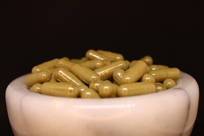 High Sierra Herbals Red vein Borneo kratom capsules. Red Borneo is a relaxing kratom strains that can helps ease anxiety and depression.
