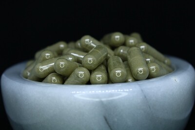 High Sierra Herbals Red vein Hulu Kapuas kratom capsules. Red Hulu Kapuas is known for mild relaxation accompanied by a mood boost.