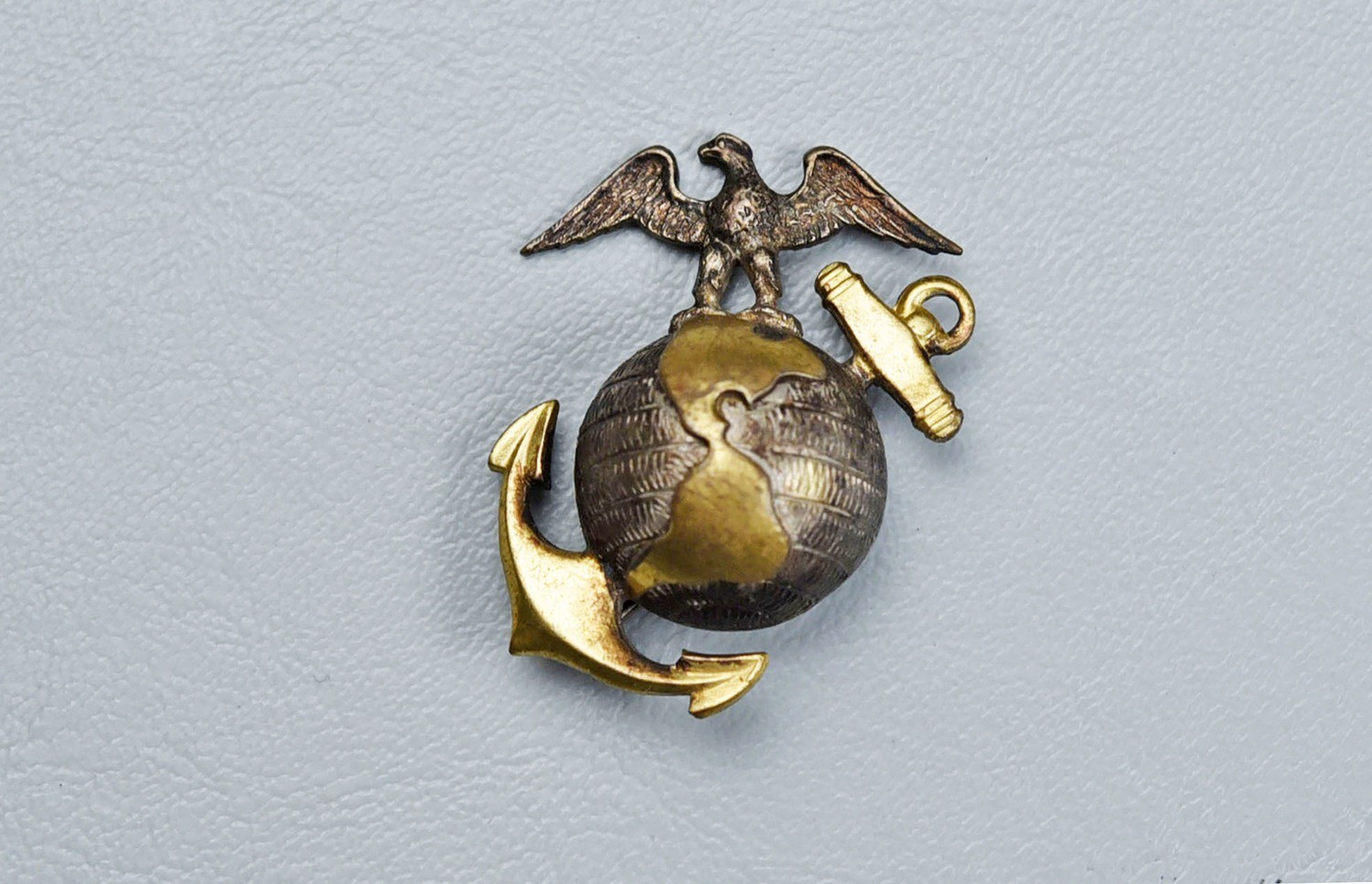 WWII U.S. MARINE CORPS M-1937 OFFICERS DRESS BLUES EAGLE, GLOBE &amp; ANCHOR COLLAR INSIGNIA - PIN BACK