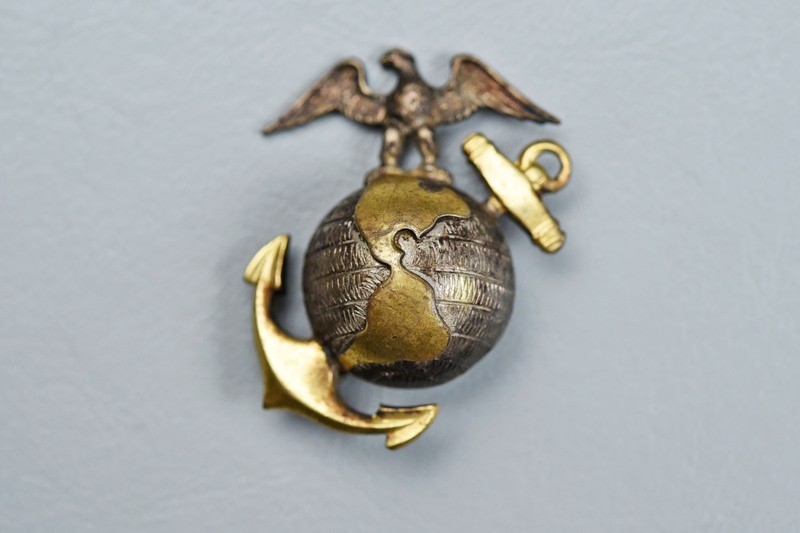 WWII U.S. MARINE CORPS M-1937 OFFICERS DRESS BLUES EAGLE, GLOBE & ANCHOR COLLAR INSIGNIA - PIN BACK