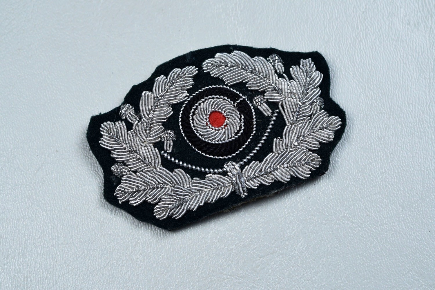 WWII GERMAN ARMY OFFICER&#39;S WREATH &amp; COCKADE VISOR HAT INSIGNIA - BULLION