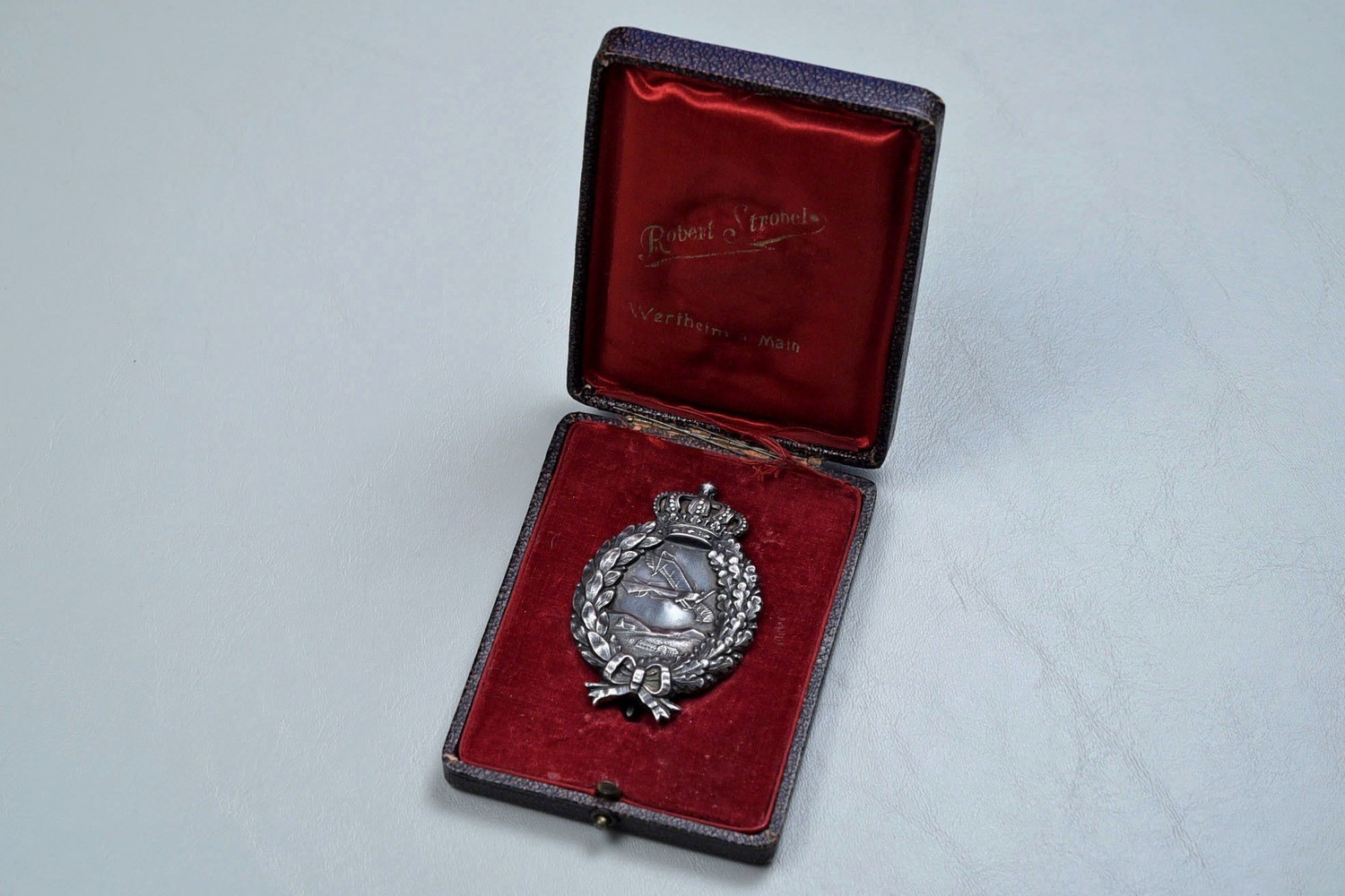 WWI IMPERIAL BAVARIAN PILOT&#39;S BADGE IN CASE BY A. WERNER &amp; SӦHNE