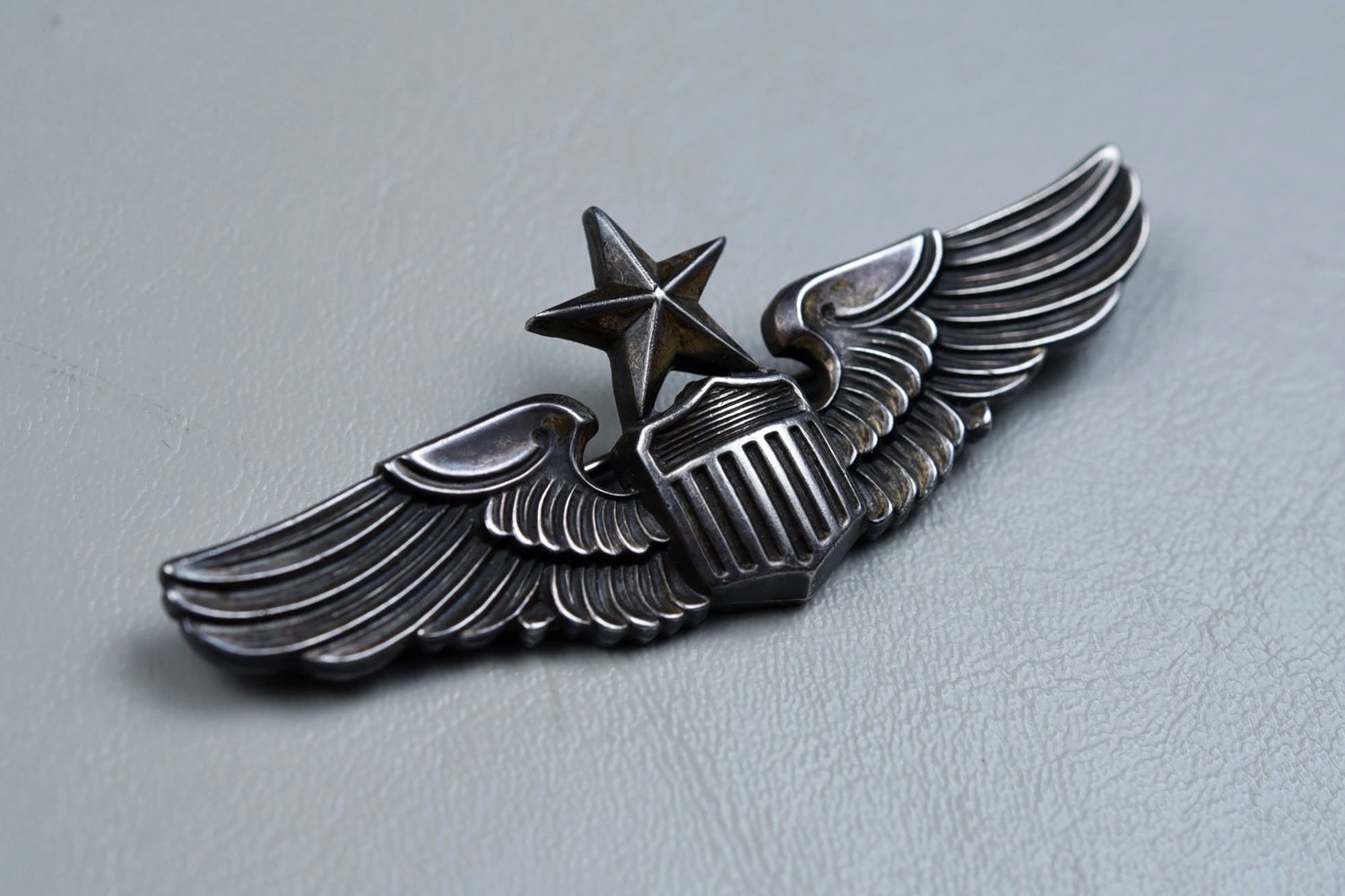 WWII U.S. ARMY AIR CORPS SENIOR PILOT WING BY MEYER, N.Y. - PIN BACK, STERLING