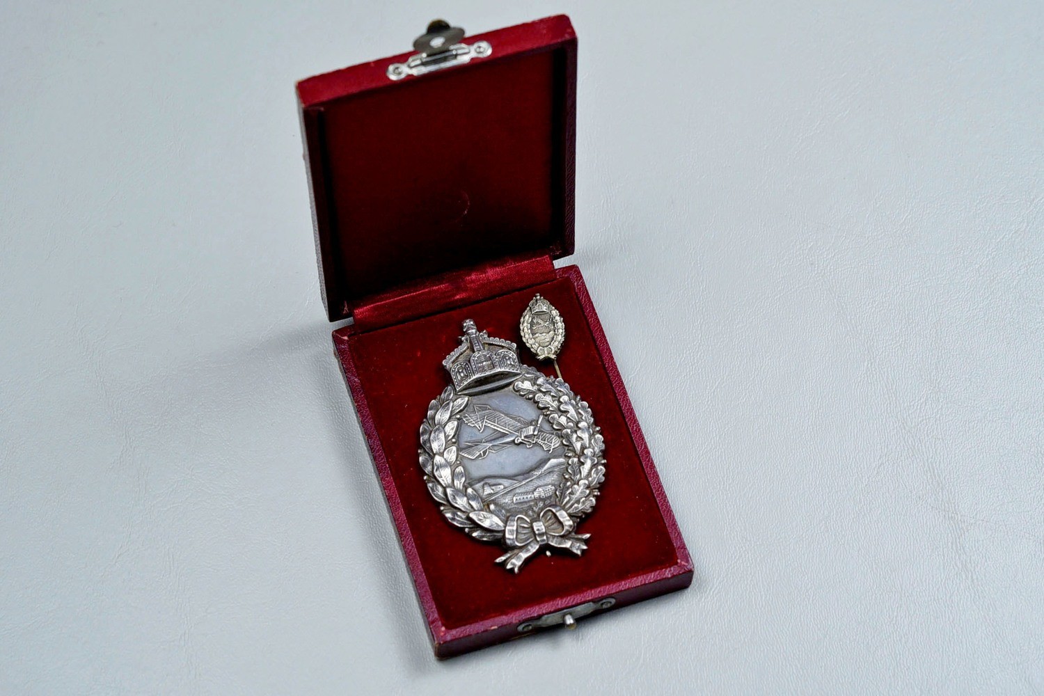 WWI IMPERIAL PRUSSIAN PILOT&#39;S BADGE IN CASE w/STICKPIN BY JUNCKER