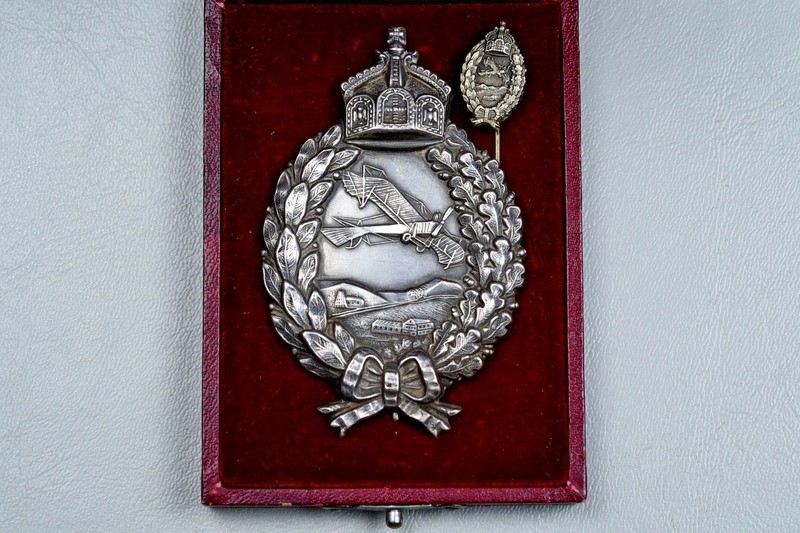 WWI IMPERIAL PRUSSIAN PILOT'S BADGE IN CASE w/STICKPIN BY JUNCKER