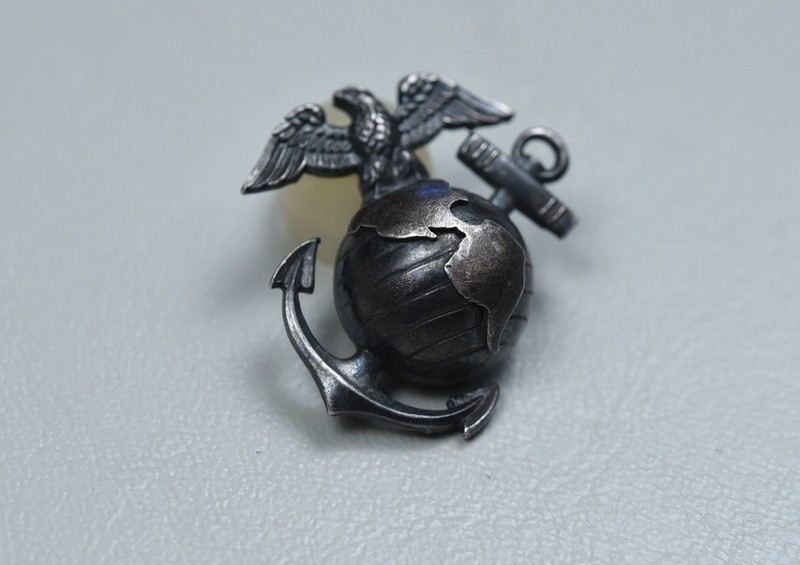 WWII U.S. MARINE CORPS M-1937 ENLISTED EAGLE, GLOBE & ANCHOR COLLAR INSIGNIA BY H&H