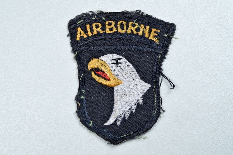 VIETNAM WAR 101st AIRBORNE SHOULDER PATCH - IN-COUNTRY MADE, MACHINE EMBROIDERED VIETNAM WAR 101st AIRBORNE SHOULDER PATCH - IN-COUNTRY MADE, MACHINE EMBROIDERED