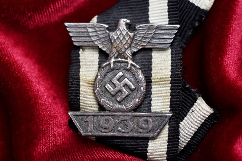 WWII GERMAN 1939 SPANGE TO THE 1914 IRON CROSS 2nd CLASS - UNIFORM REMOVED