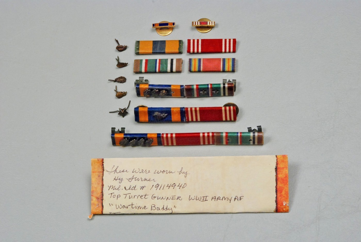 WWII U.S. ARMY AIR CORPS RIBBON BAR &amp; INSIGNIA LOT – IDENTIFIED TO TOP TURRET GUNNER