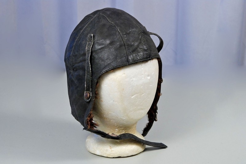 WWII SOVIET AIR FORCE LEATHER FLIGHT HELMET WWII SOVIET AIR FORCE LEATHER FLIGHT HELMET