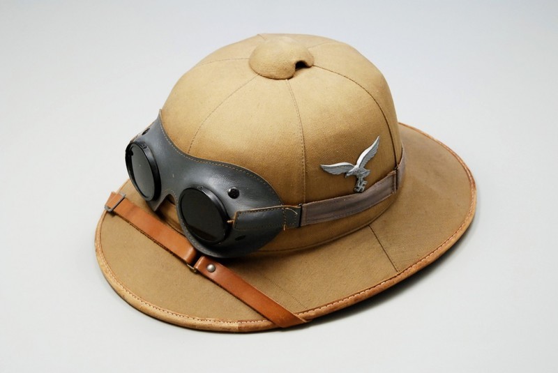 WWII GERMAN LUFTWAFFE AFRIKA KORPS 1st TYPE SUN HELMET w/LUFTWAFFE SAND GOGGLES