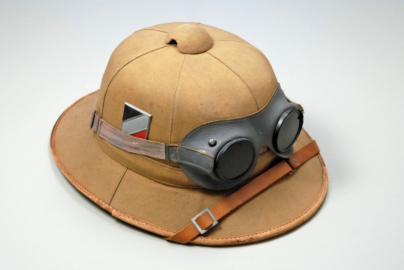 WWII GERMAN LUFTWAFFE AFRIKA KORPS 1st TYPE SUN HELMET w/LUFTWAFFE SAND GOGGLES