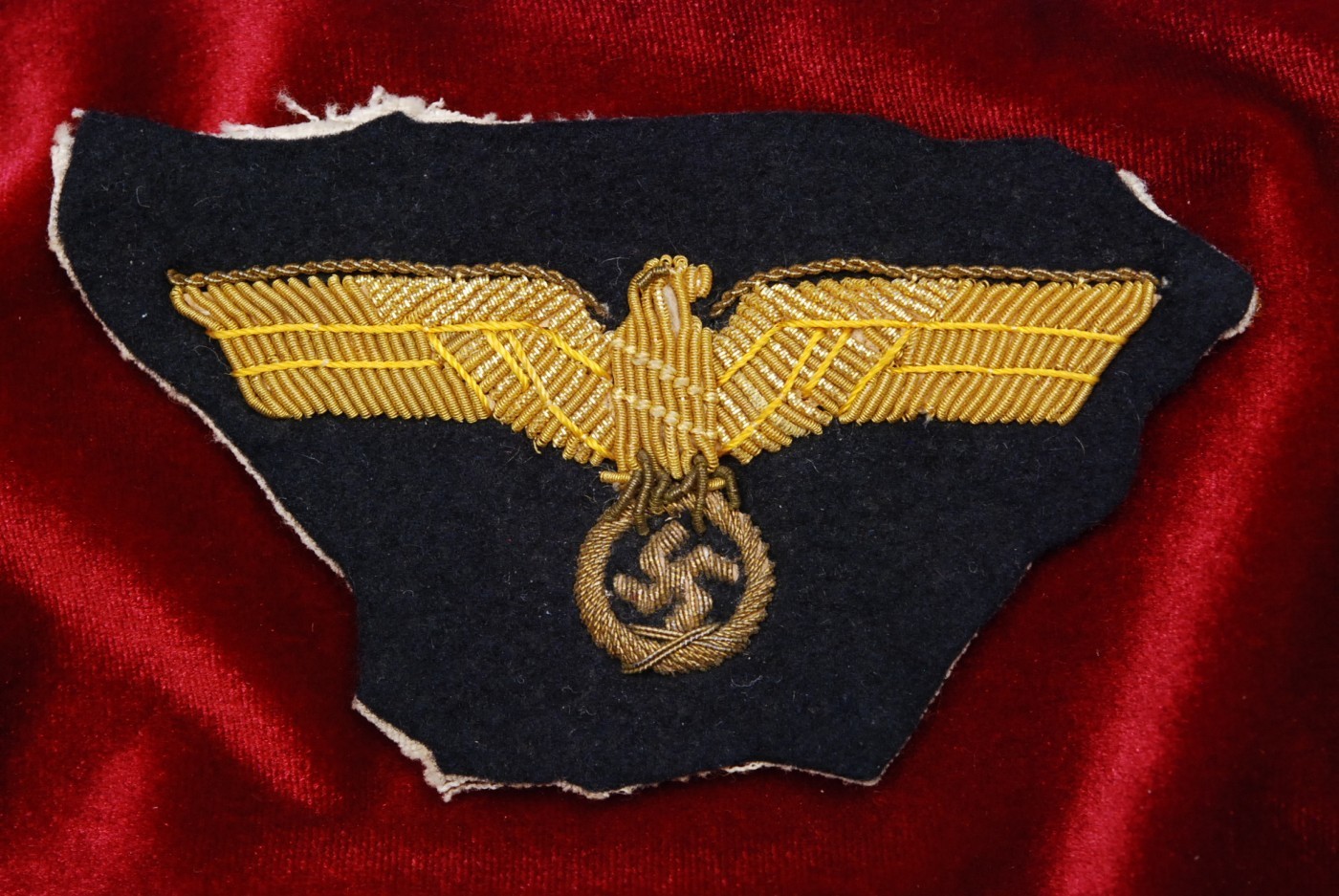 WWII GERMAN KRIEGSMARINE OFFICER&#39;S BREAST EAGLE CUT FROM UNIFORM - DIRECT EMBROIDERED